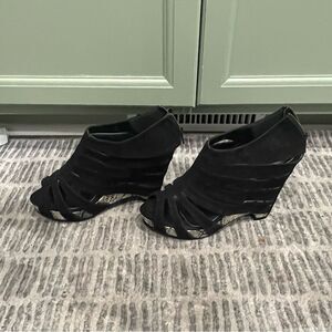 Shoe Dazzle Velvet Gladiator Sandals Wedge High Heels Back Zip Black Size 8